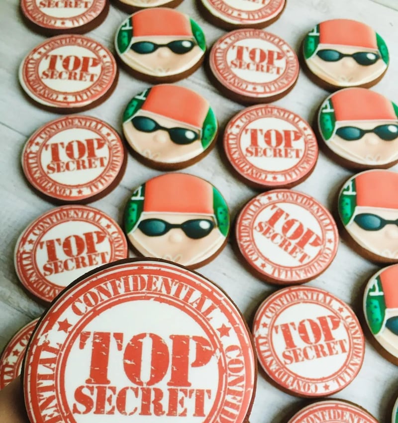 Пряники с надписью Top Secret с печатным изображением